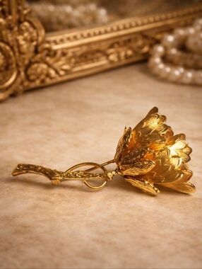 HOBE Vintage Gold Floral Petal Brooch Filegree